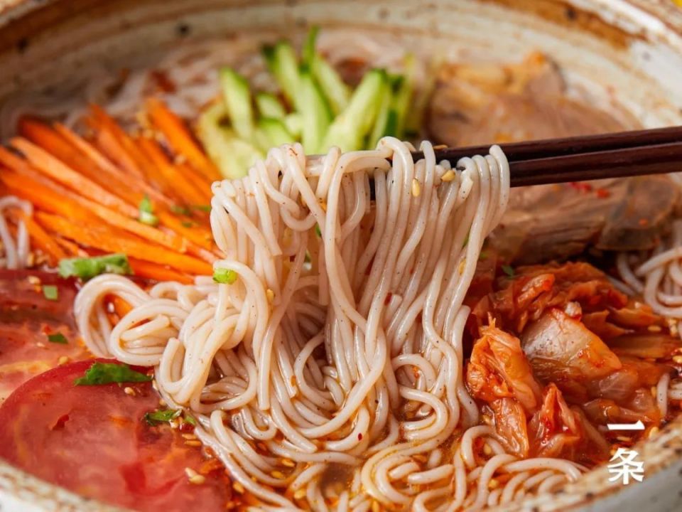 正宗朝鲜族冷面,q弹劲道,酸甜清爽,10分钟就能搞定