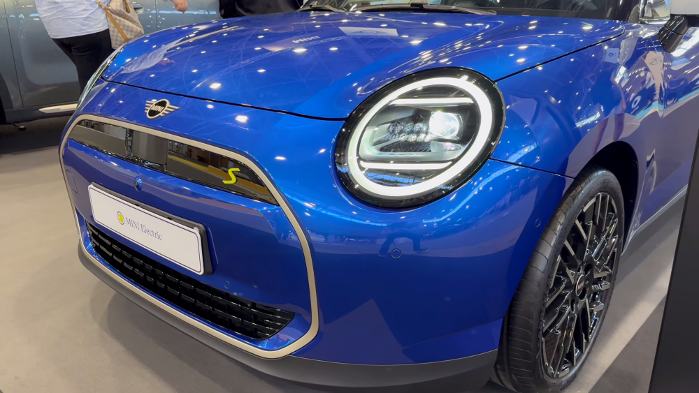 欧拉品牌共线生产,全新mini cooper s纯电动版实拍图发布_腾讯新闻