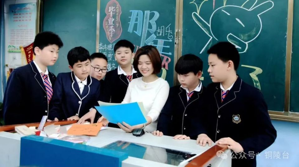 2024年8月2日,铜陵市青少年心理健康广播栏目《阳光少年》邀请了心理