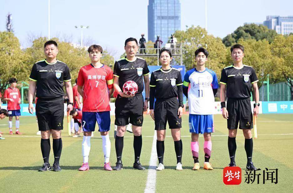 苏州大学生好幸福有了属于自己的定制版足球