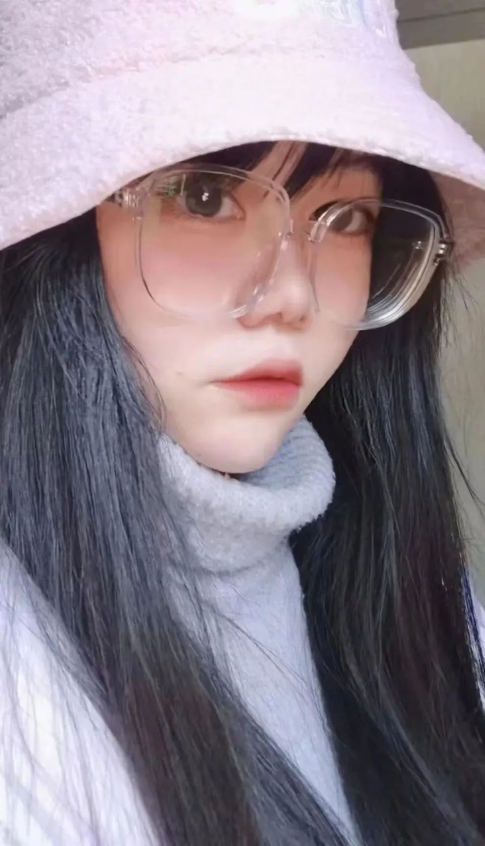 张素素今天我们推荐的作品《松茸》的作者张素素,四川攀枝花人,白玉县