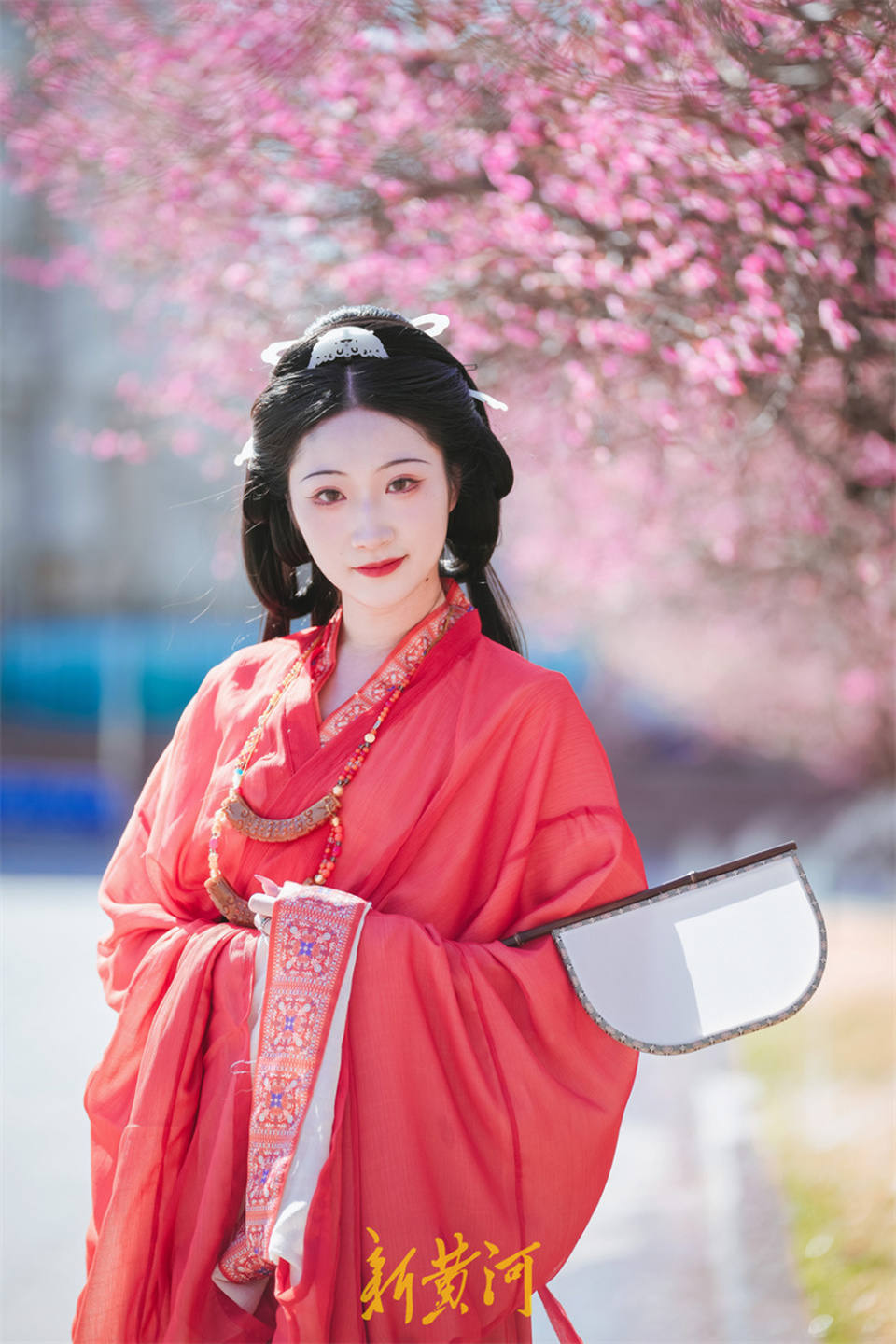 姜艺还曾在青岛市市民文化艺术节诗词比赛中获得"青岛市百名诗词高手"