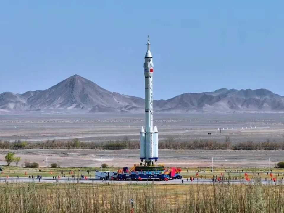 坐着火车去打卡东风航天城!