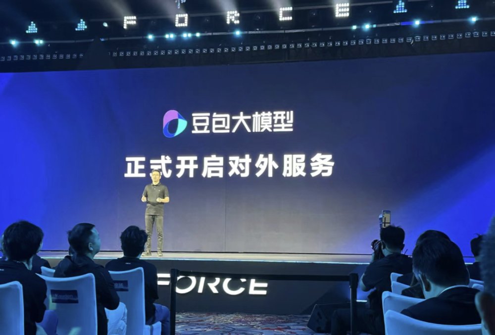 AI原生数据平台WEKA融资1.4亿美元，AWS将向新加坡投资90亿美元，华为昇腾社区澄清大模型演示争议｜每周AI世界观 · 原文图片 17