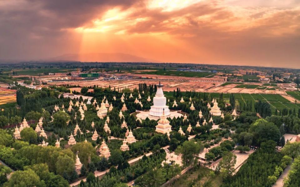 武威市凉州区武南镇百塔村,依托全国重点文物保护单位白塔寺遗址修建