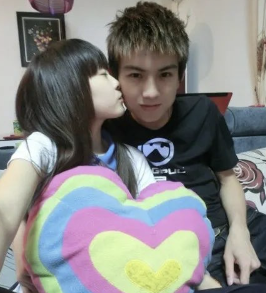 凭借一张糊照就能屠版天涯的初代甜欲风网红,怎么说凉就凉了?