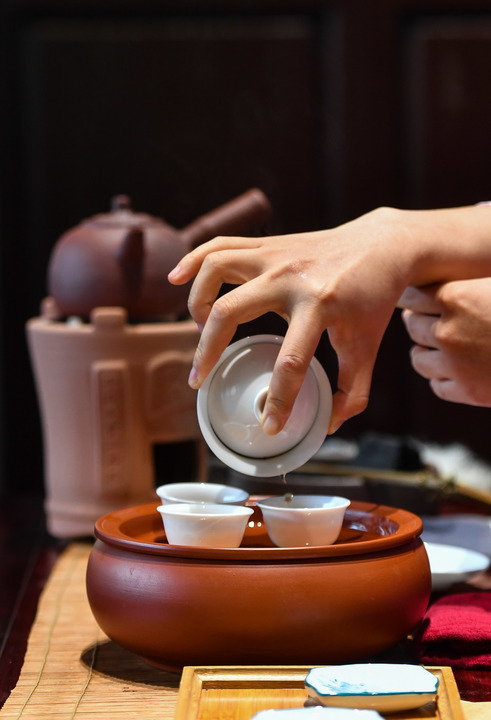 一杯茶品出的中国"工夫"