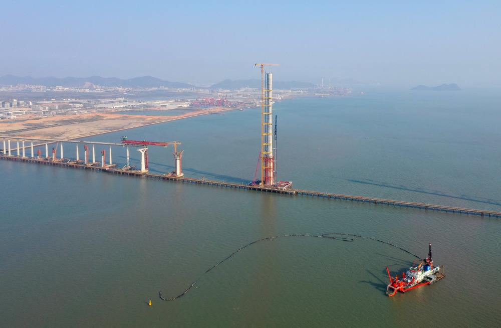 向西跨越珠江口崖门入海口黄茅海水域,终于台山