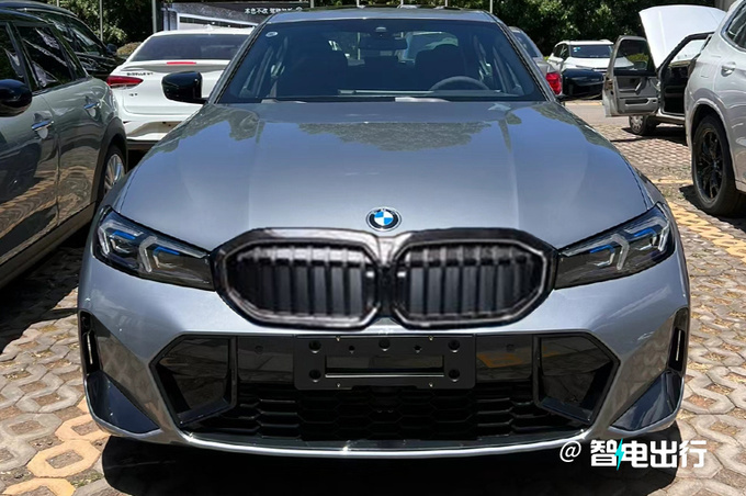 宝马改款3系实车曝光!格栅 轮毂大变样,现款甩卖降价12万