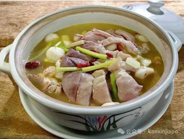 在新加坡客家文化美食节,好吃到都不想走了