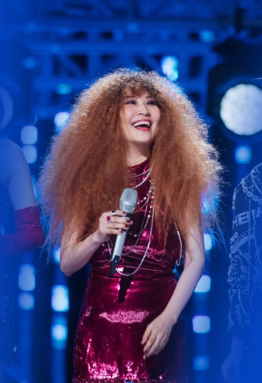 55岁歌手张蔷割双眼皮失败,术前术后对比明显,喊话医生太失望了