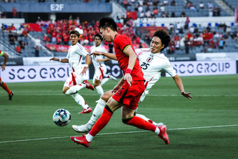 王钰栋伤退，国足不敌日本队