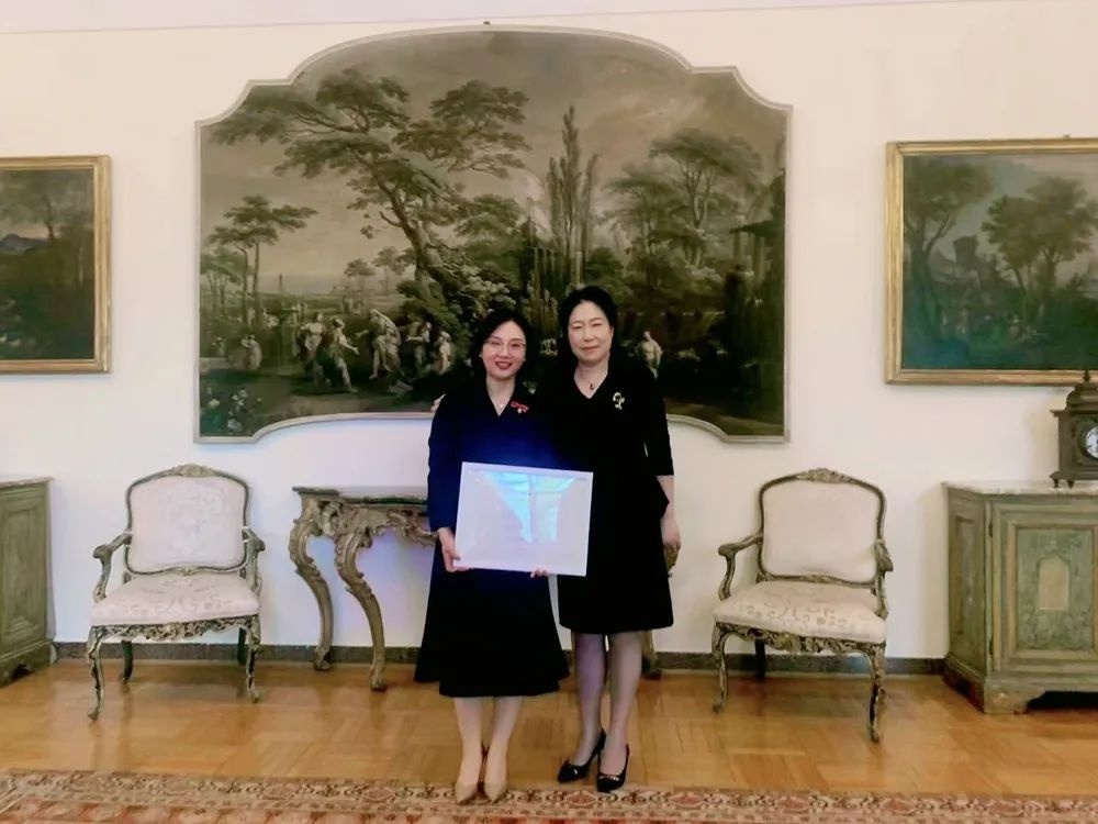 徐涤宇教授参加了此次授勋仪式黄美玲教授2013年在罗马第二大学获得