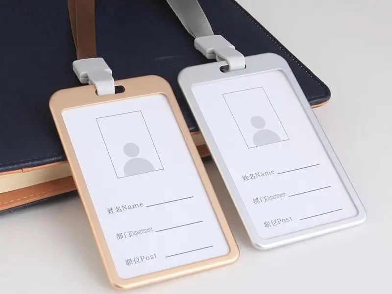 "00后疯感工牌"冲上热搜:不是整顿职场而是情绪表