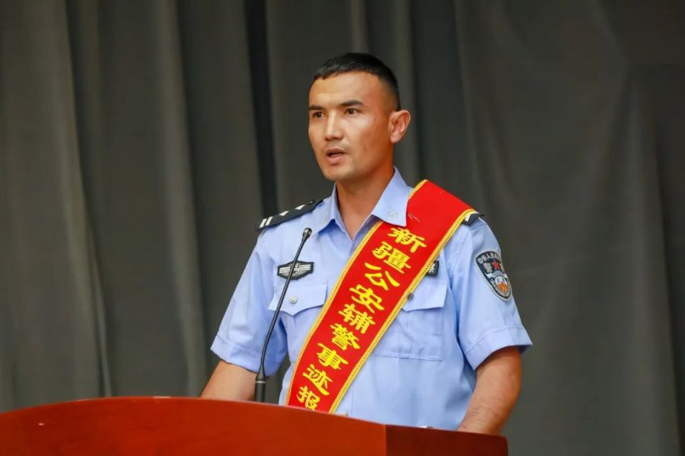 在伊宁县美丽的吉尔格朗河畔,有一支由公安民辅警组成的"应急救援服务