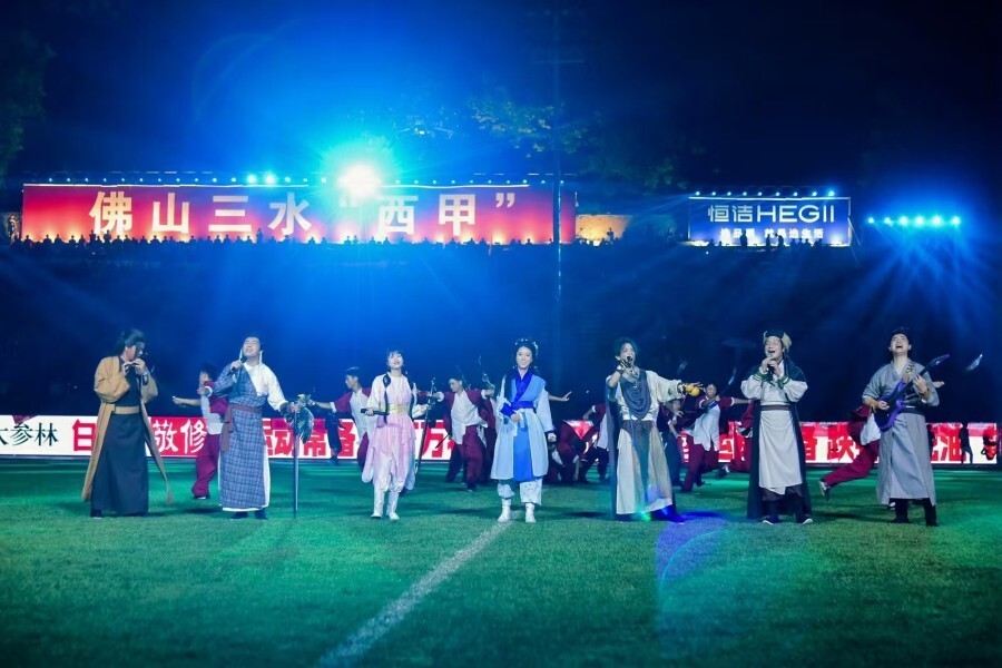 【足球】“裁缝佬”+“小孩姐”，佛山西甲化身武林大会！_腾讯新闻