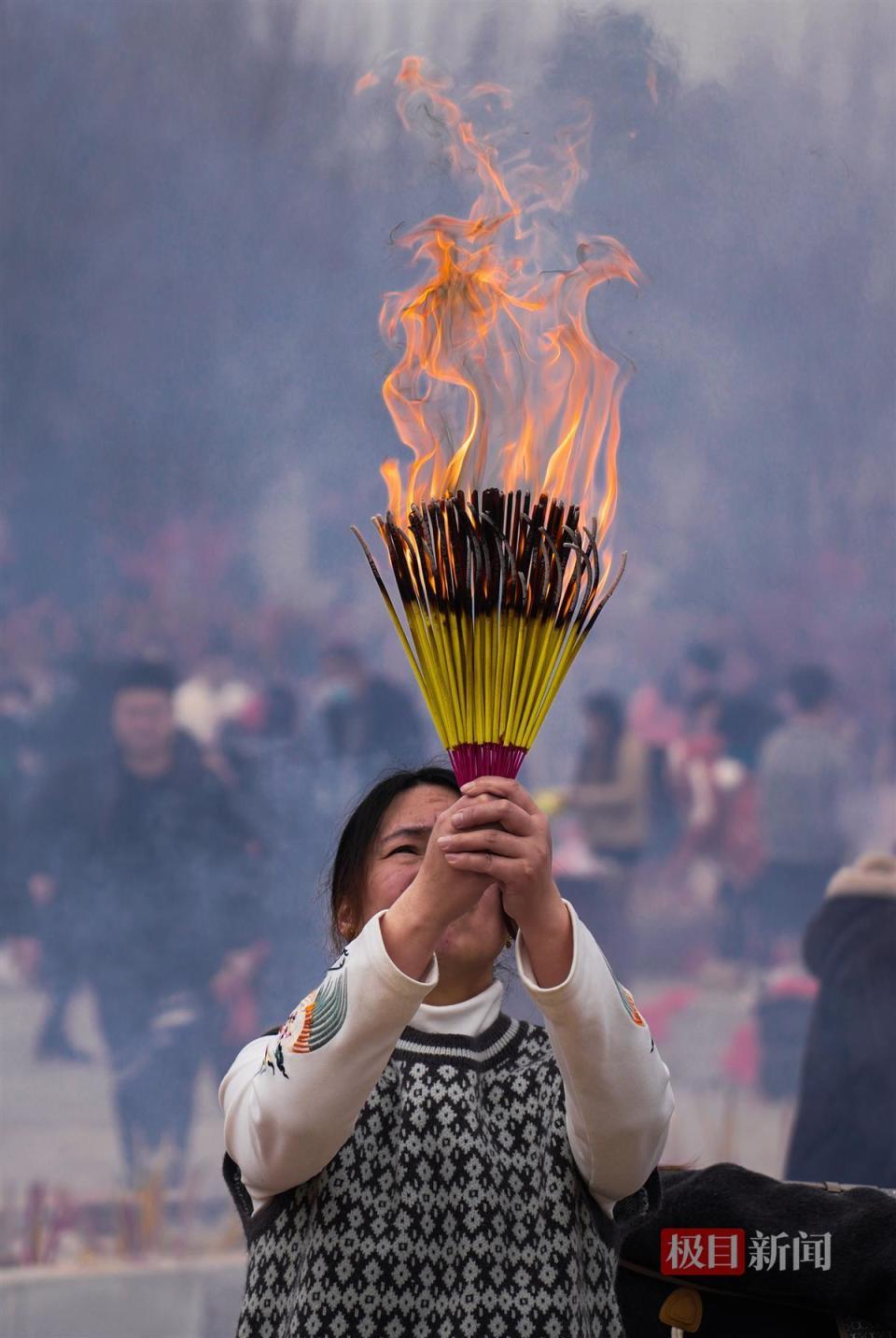 大年初五拜财神,武汉归元寺香客如潮