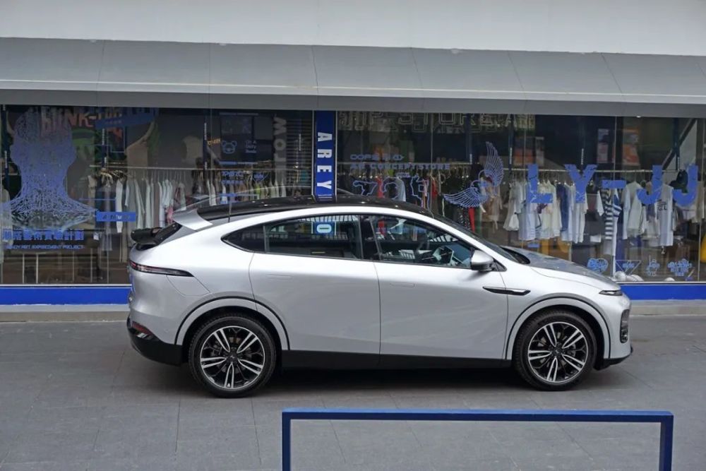 流动美学描绘轿跑suv终极形态 小鹏g6静态体验_腾讯新闻