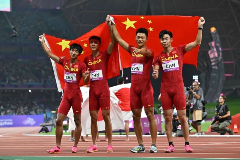 刚刚,中国队在亚运会田径比赛男子4x100米接力夺金!