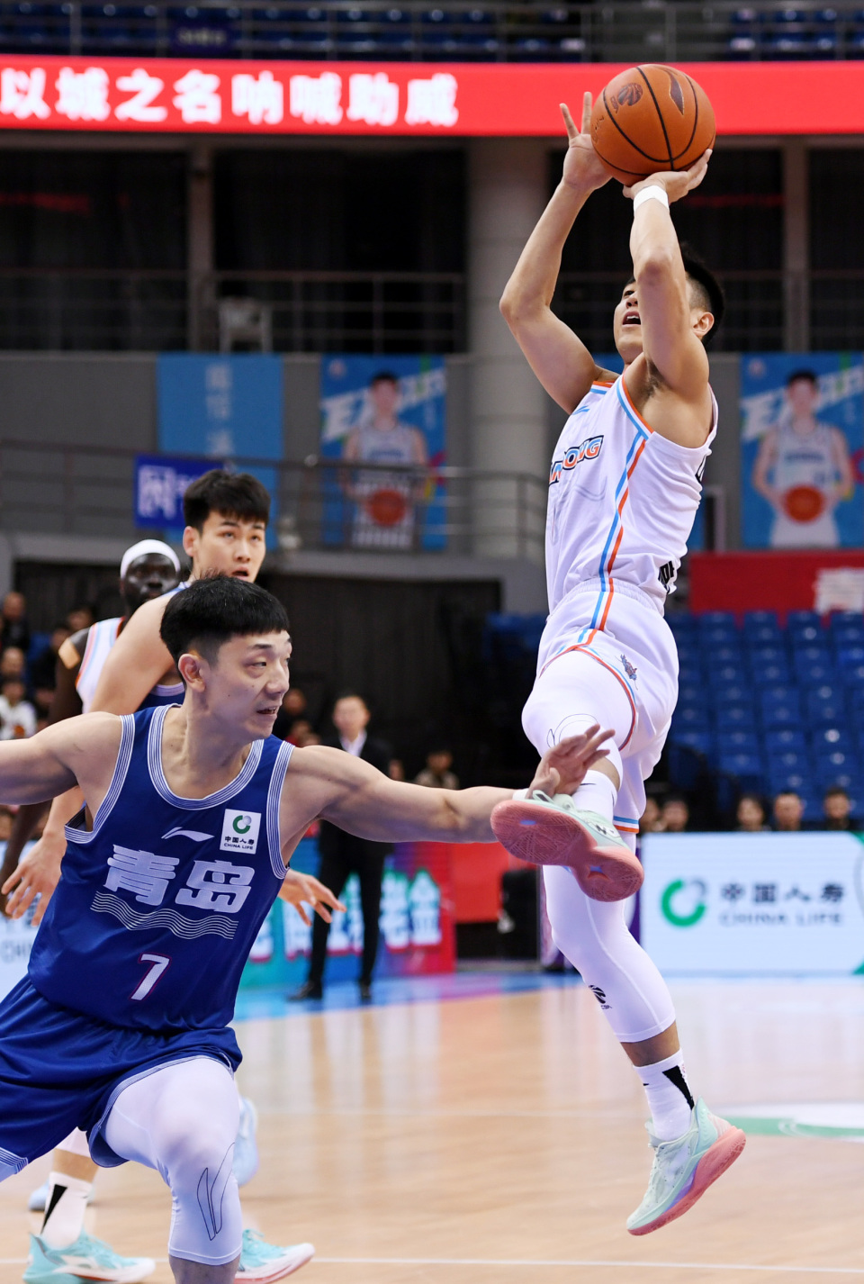 篮球cba常规赛青岛国信水产胜山东高速