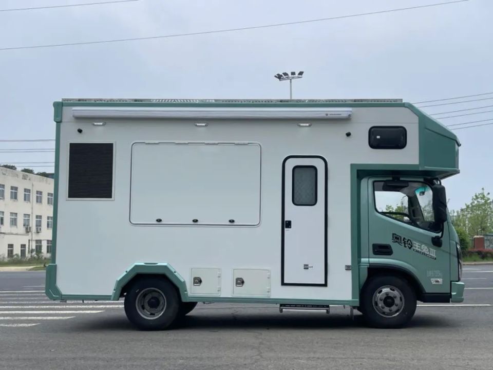 20多万就能拥有一辆冰淇淋房车,不仅空间很大,配置还很丰富