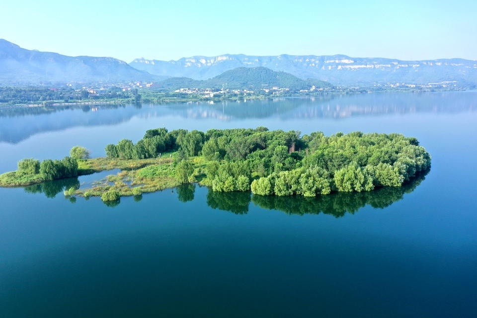 济南卧虎山图片