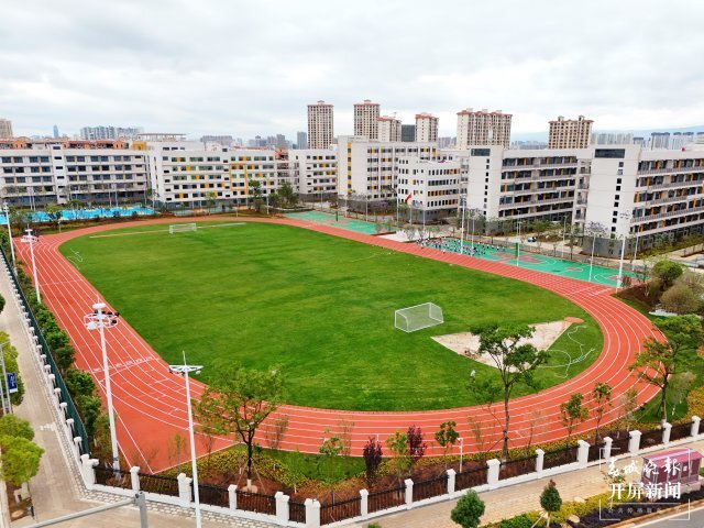 曲靖全封闭寄宿小学图片