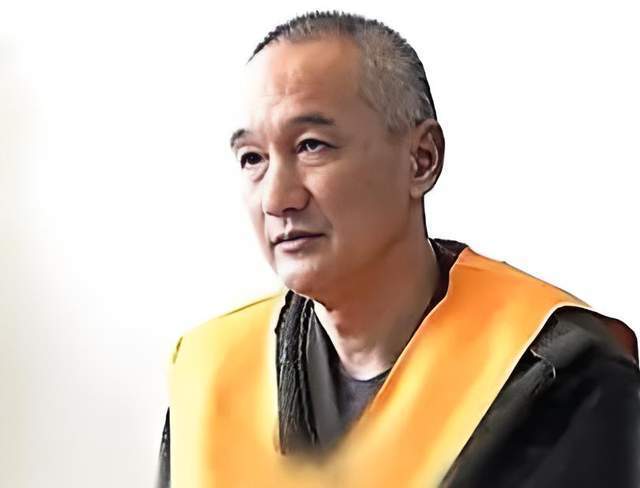 小巫见大巫上次足协反腐谢亚龙南勇收受总受贿才256万