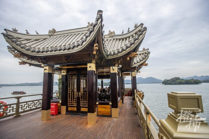 西湖游船再升级五艘新型智慧画舫全新亮相