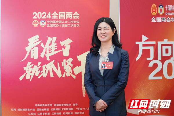 全国人大代表,湖南佳惠百货董事长李小红.