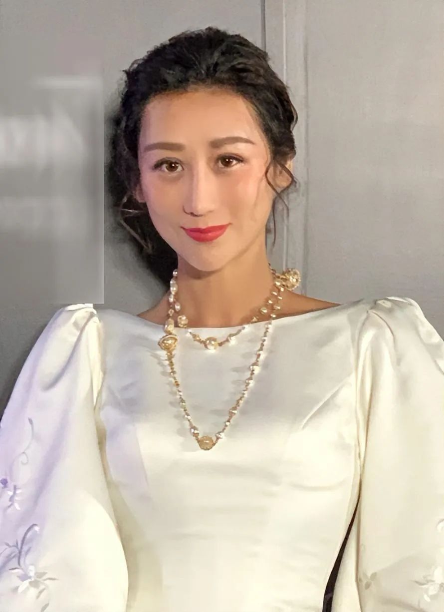 蒋丽莎:5年剖4胎,从不坐月子,被丈夫评"只会生娃",如今38岁像68