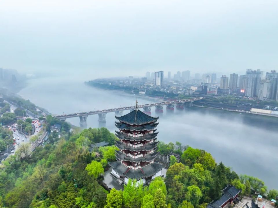 雾锁金州!今天的安康美如仙境!_腾讯新闻