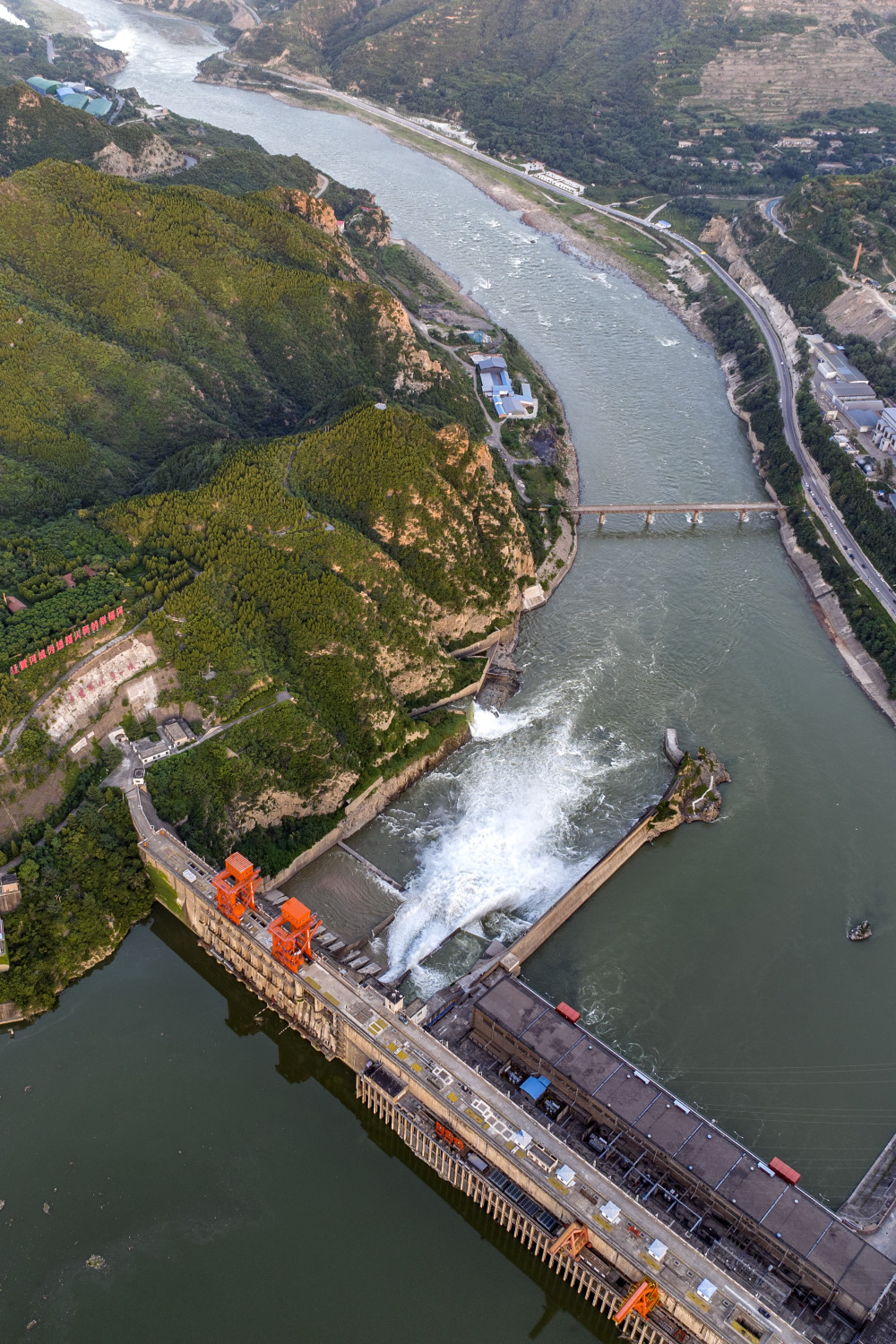 (环境)三门峡水利枢纽接力黄河汛前调水调沙_腾讯新闻