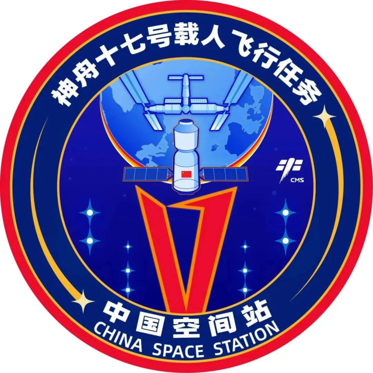 亲眼见证中国航天员穿着印有自己设计的标识的宇航服飞向太空