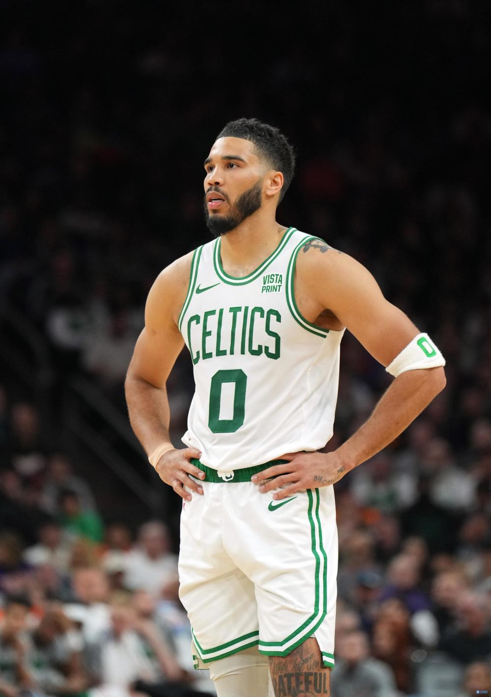 塔图姆打满首节9投6中独揽18分 正负值 18