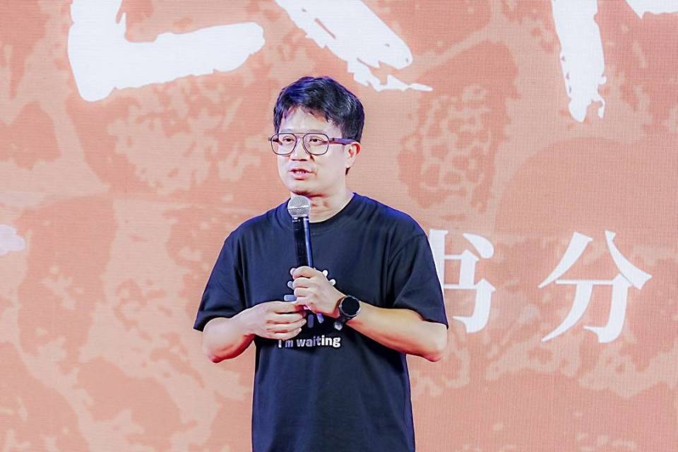 马伯庸：对畅销成绩不张狂 心态保持“战战兢兢” | 封面专访_腾讯新闻