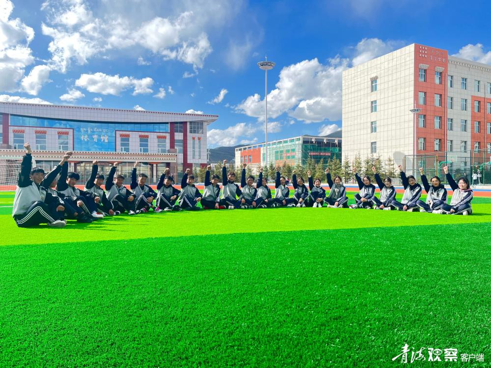 据了解,果洛州大武民族中学的全体高三教师积极筹划高考备考工作,制定