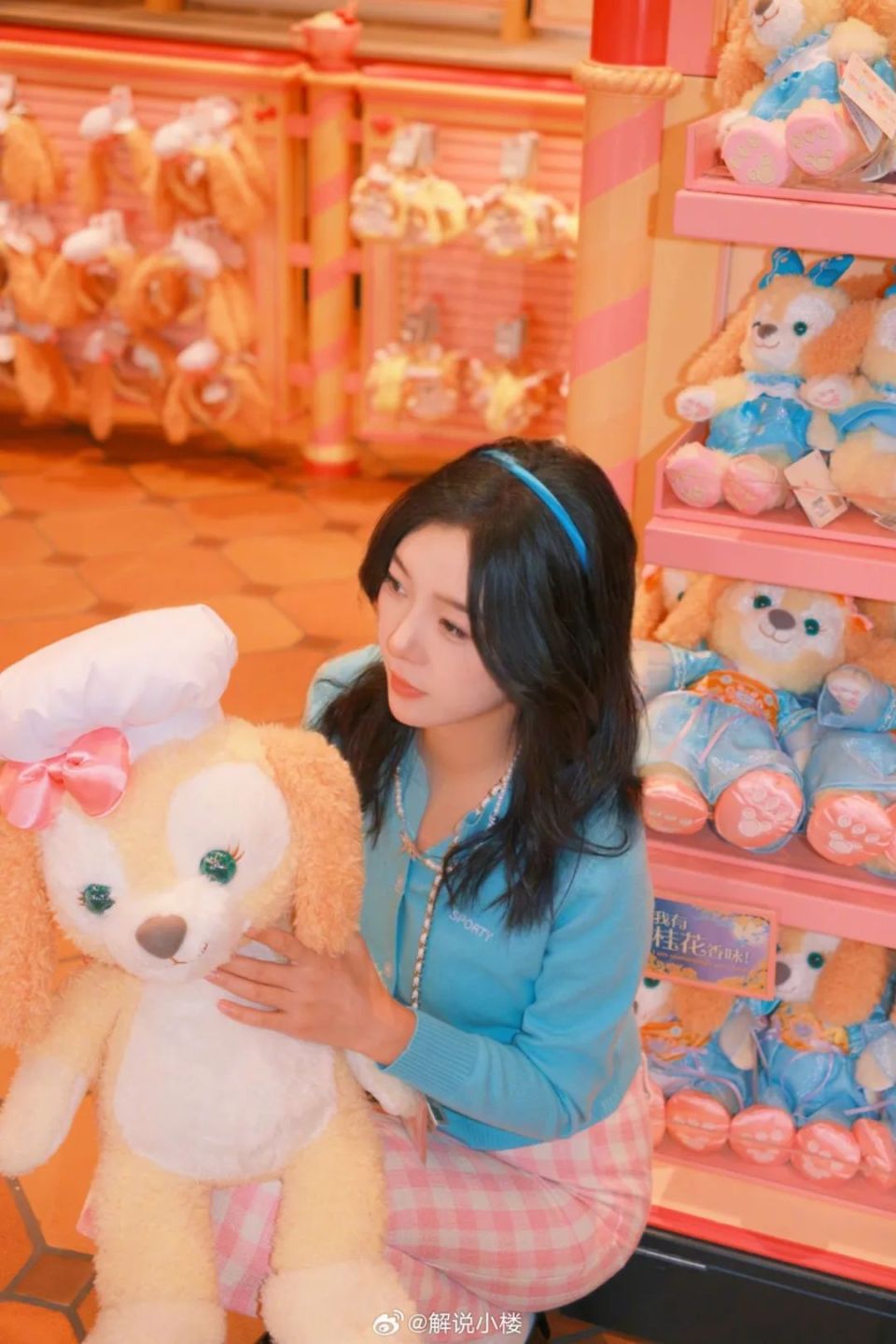 【lpl女友】解说小楼畅玩迪斯尼,这颜值迷倒lpl现役选手_腾讯新闻