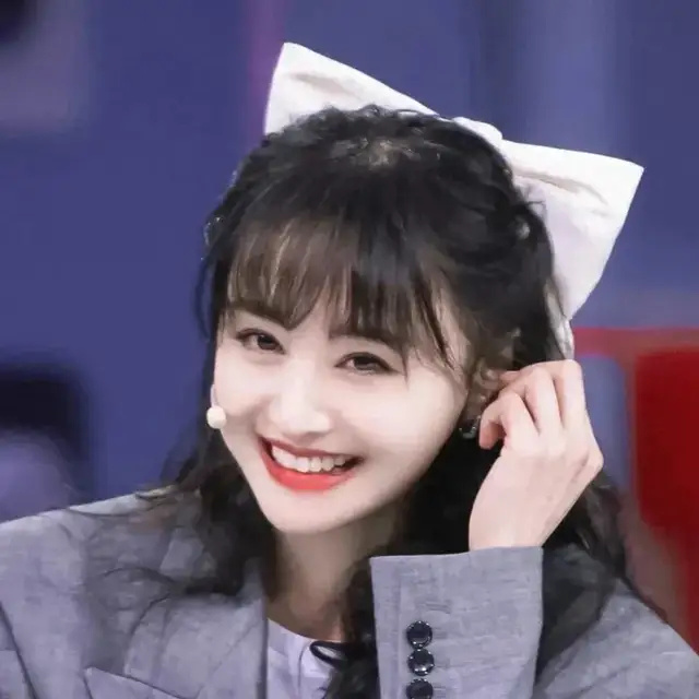 郑爽大变样,五官不协调,两只眼睛不对称,香肠嘴,满脸科技感_腾讯新闻