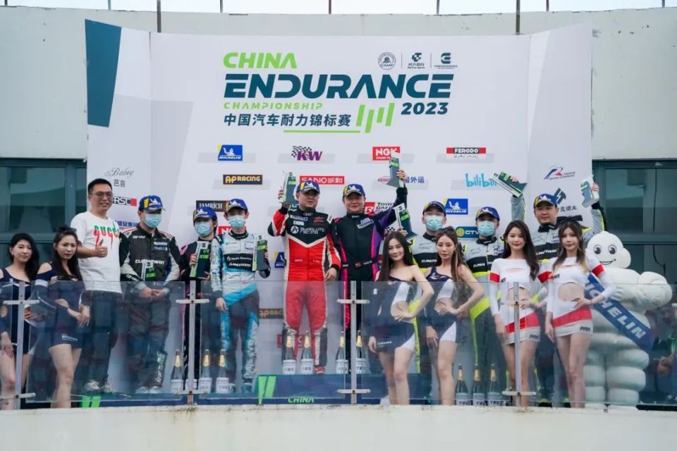 未来可期 Climax Racing车手刘航成加冕2023 CEC GT3绅士组车手年度总冠军_腾讯新闻