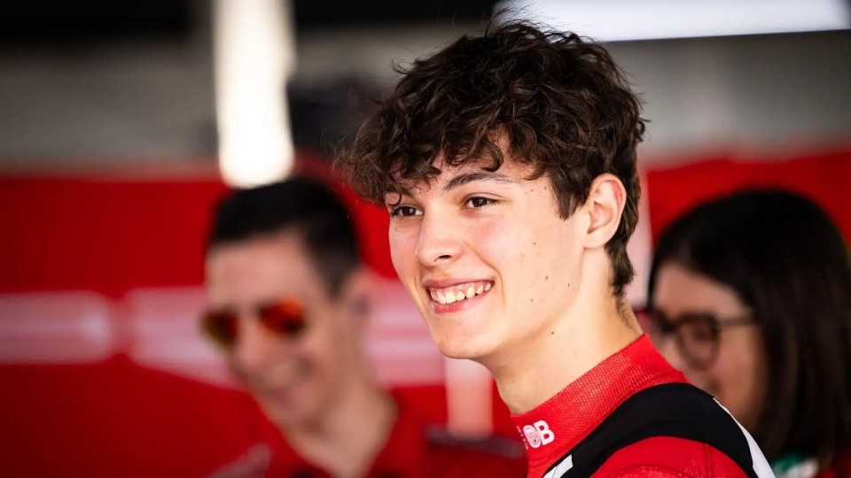 记者贝尔曼在法拉利首次亮相后有四支f1车队对他感兴趣