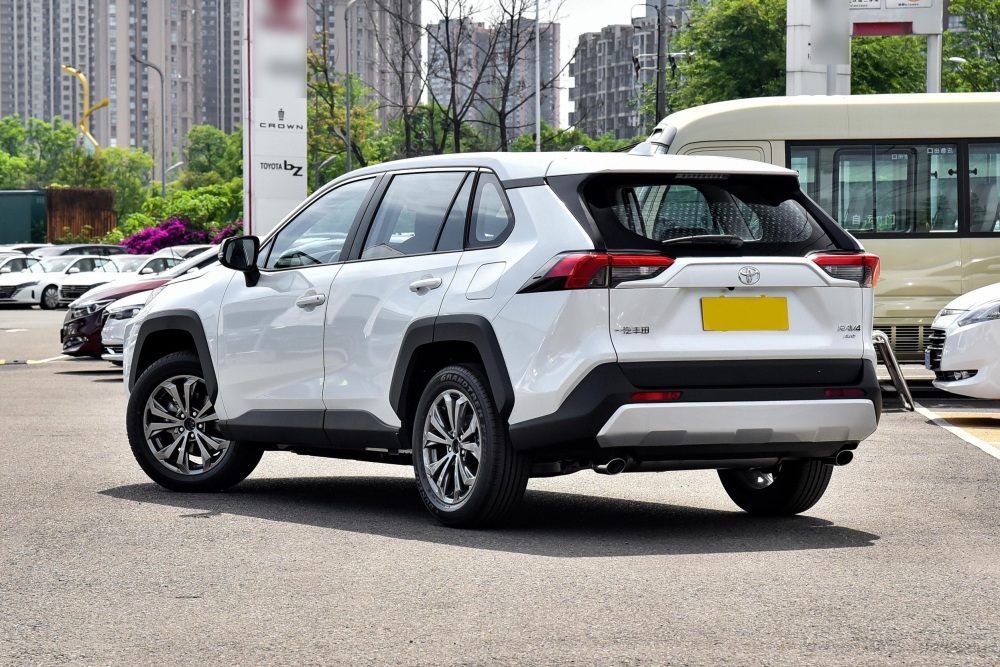 20万级务实之选,外观硬朗,空间实用,一汽丰田rav4荣放能买吗?