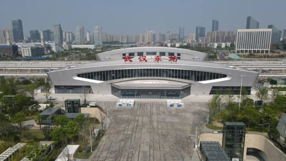 刷公交卡,竟然可以坐动车!不止北京有