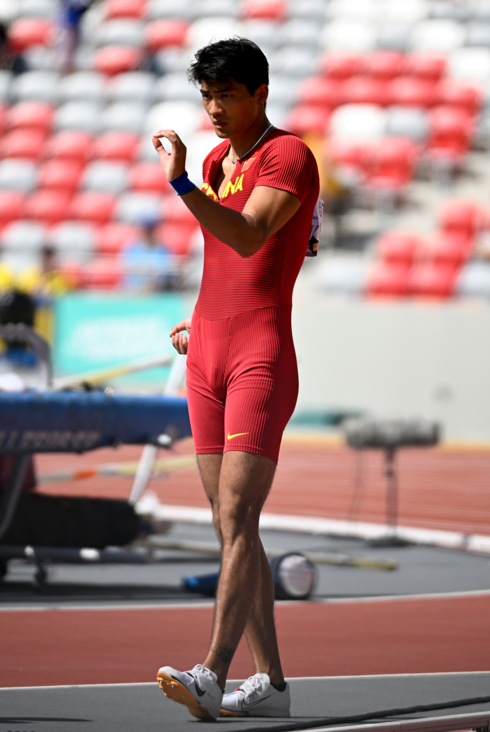 (田径世锦赛)男子撑杆跳高资格赛:姚捷,黄博凯晋级决赛(2)