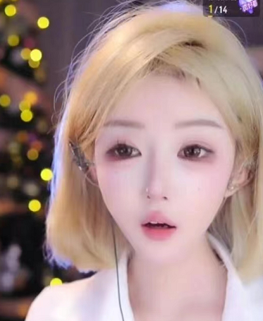 小月亮称自己最少都要考5回才能过,还说钱难赚屎难吃,网友调侃其,回去