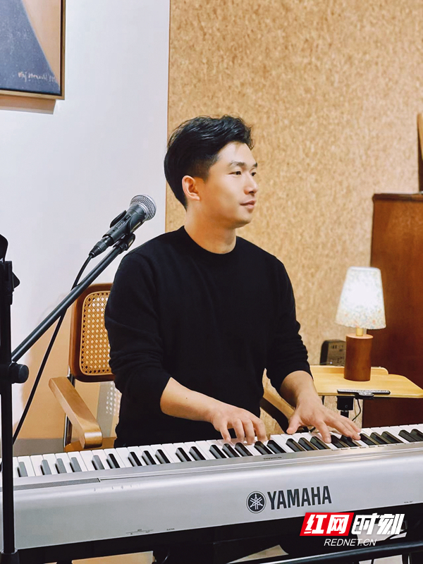 新春走基层·小镇青年|李歌也:方言音乐 唱响家乡文化的更多可能_腾讯