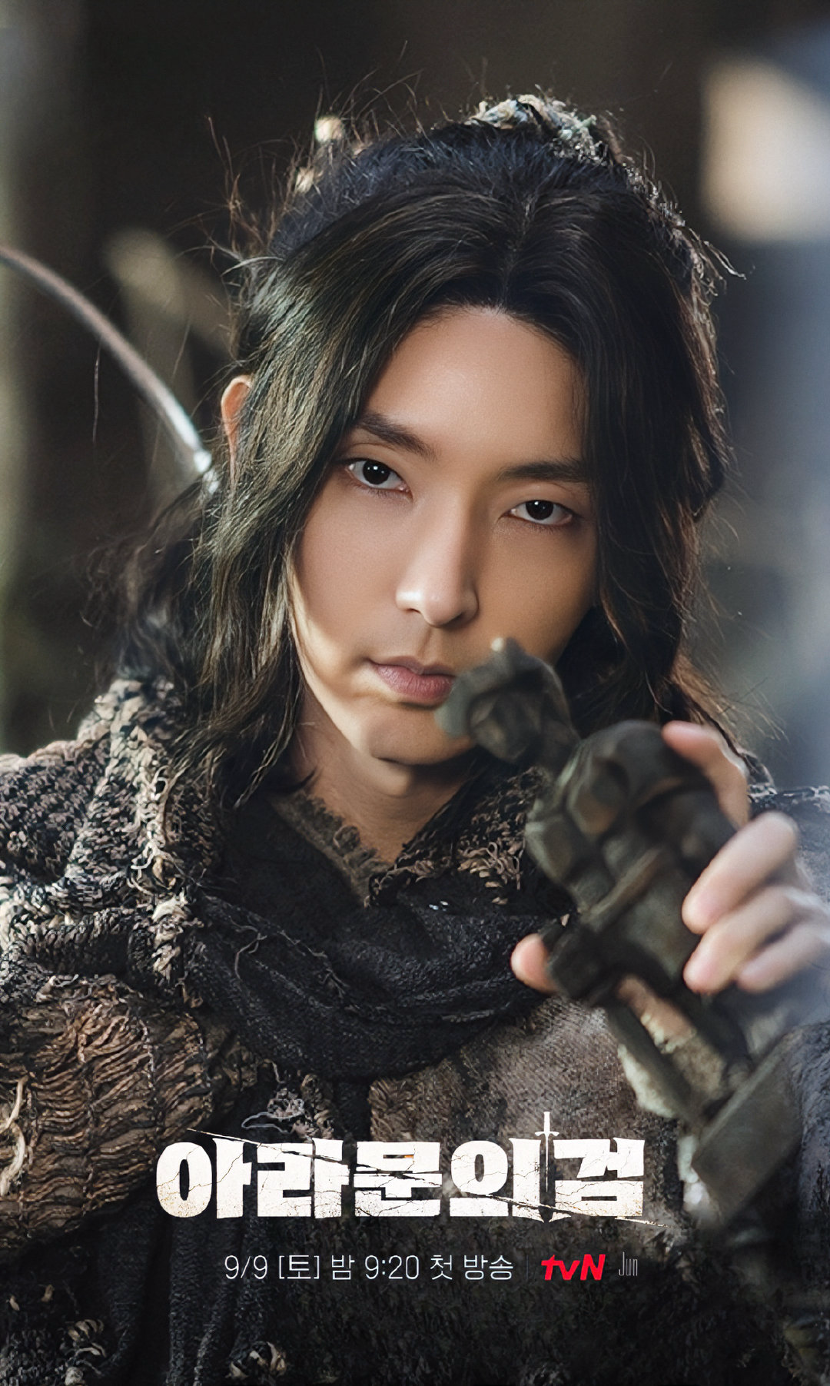 反观同属80后的狐系帅哥李准基,坚持7年不吃碳水,依旧少年感