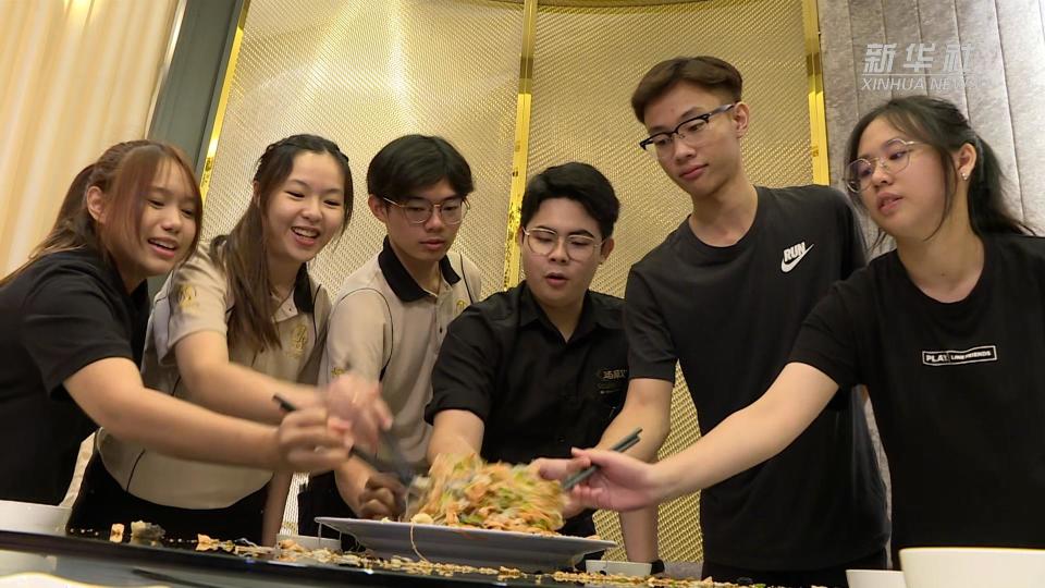 马来西亚“捞生”——仪式感拉满的新年祝福！_腾讯新闻