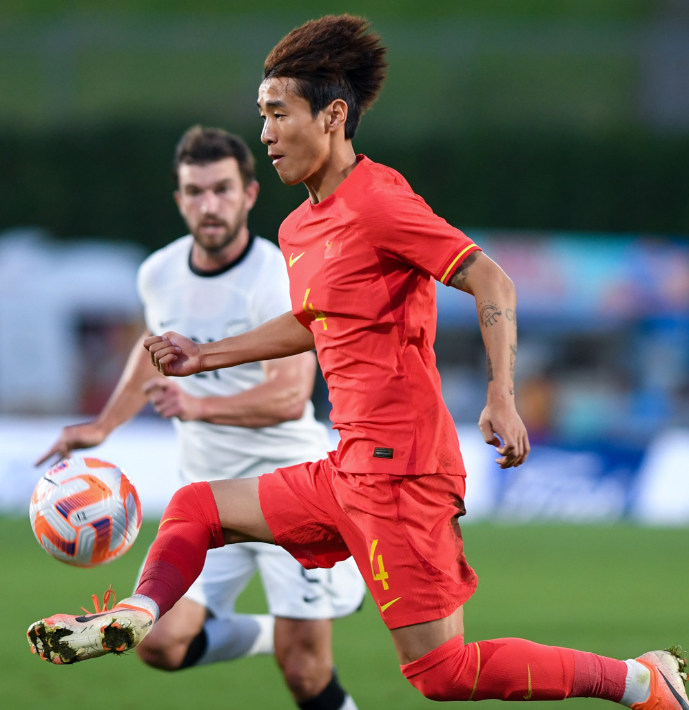 (体育)足球—友谊赛:中国队平新西兰队(2)