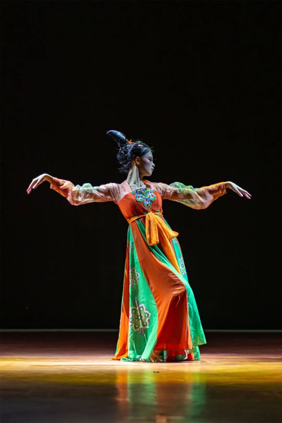 舞青春风采,展健康之姿!看这场超燃的校园舞蹈大赛